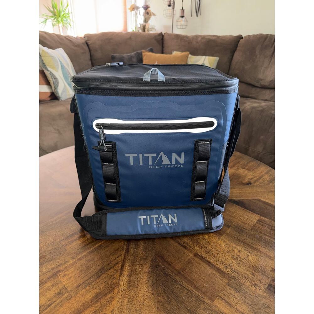 Titan Deep Freeze Welded HardBody Cooler 24Can - Good Condition!